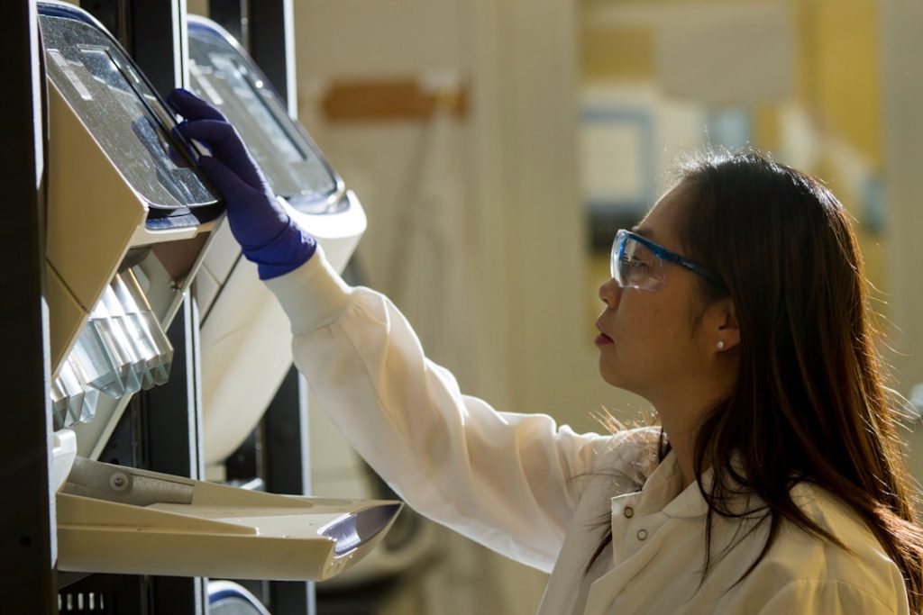 试管婴儿技术的未来：科学进步与社会影响